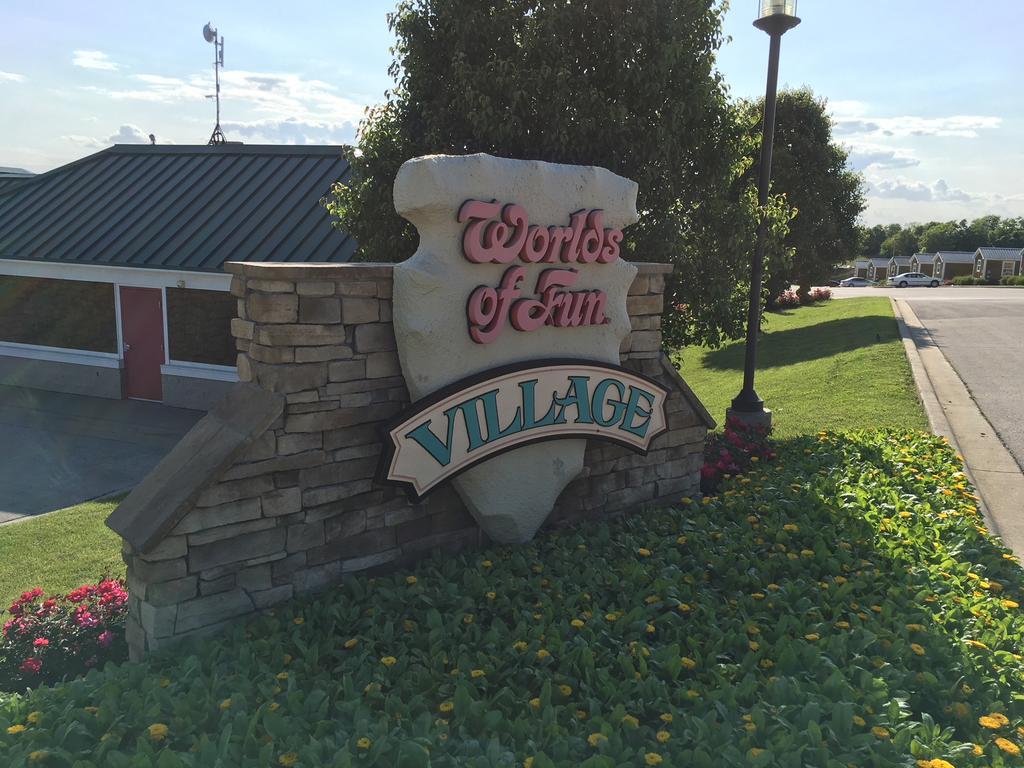 Worlds Of Fun Village Канзас Сити Екстериор снимка