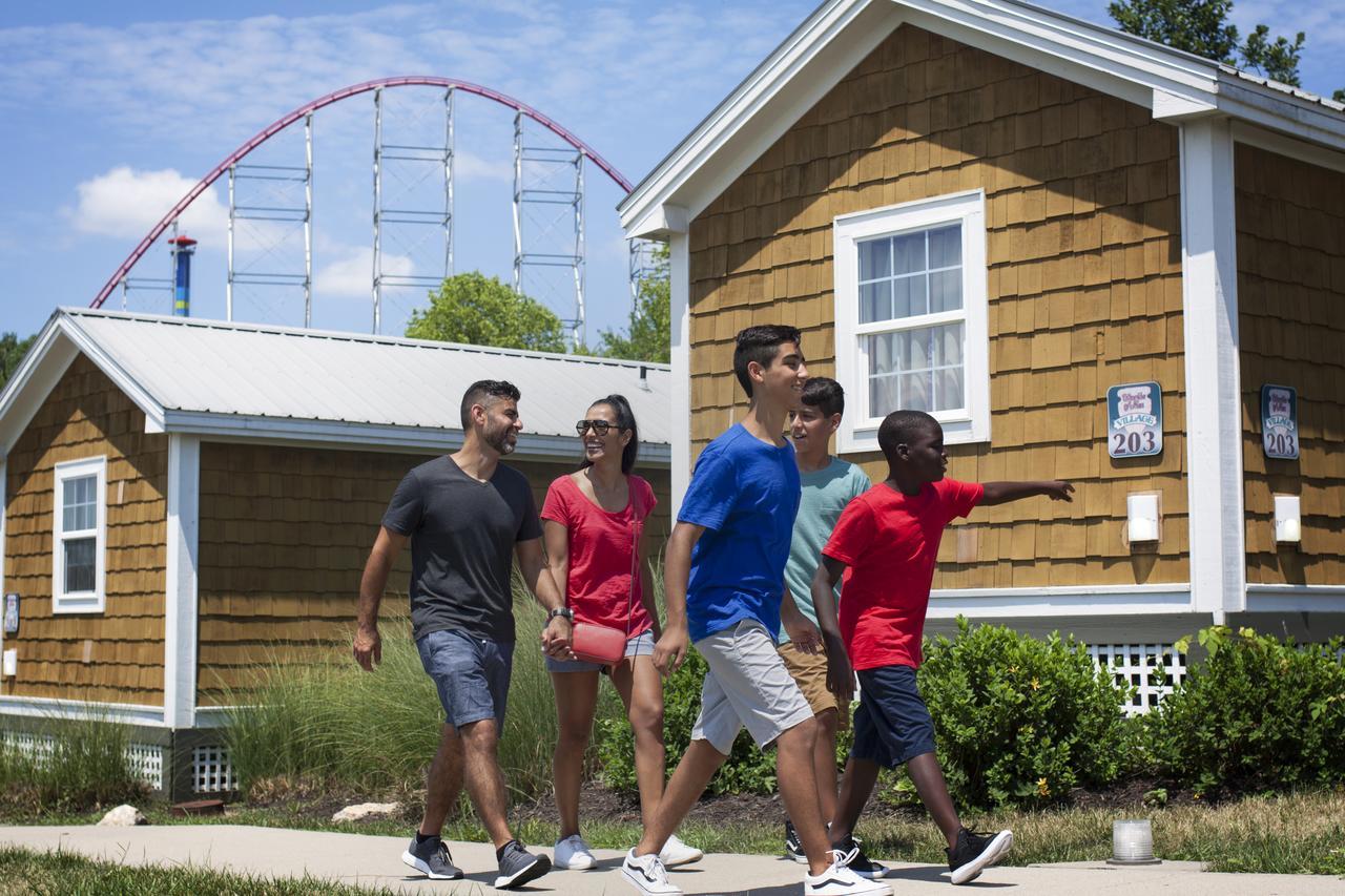 Worlds Of Fun Village Канзас Сити Екстериор снимка